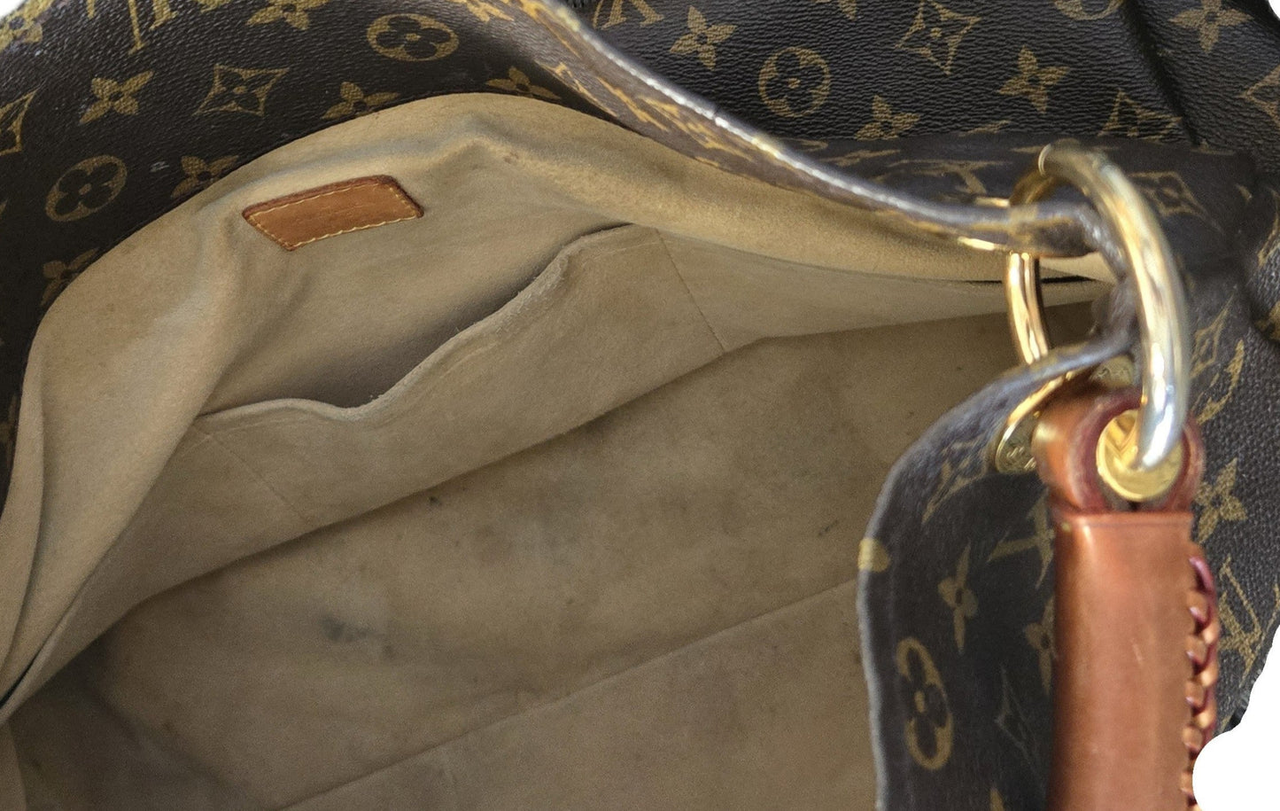 Louis Vuitton Artsy MM pre-owned is guaranteed 100% authentic