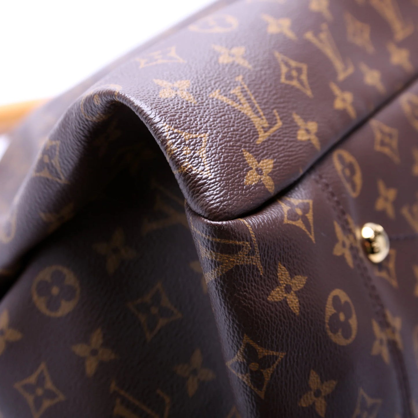 Louis Vuitton Artsy MM pre-owned is guaranteed 100% authentic
